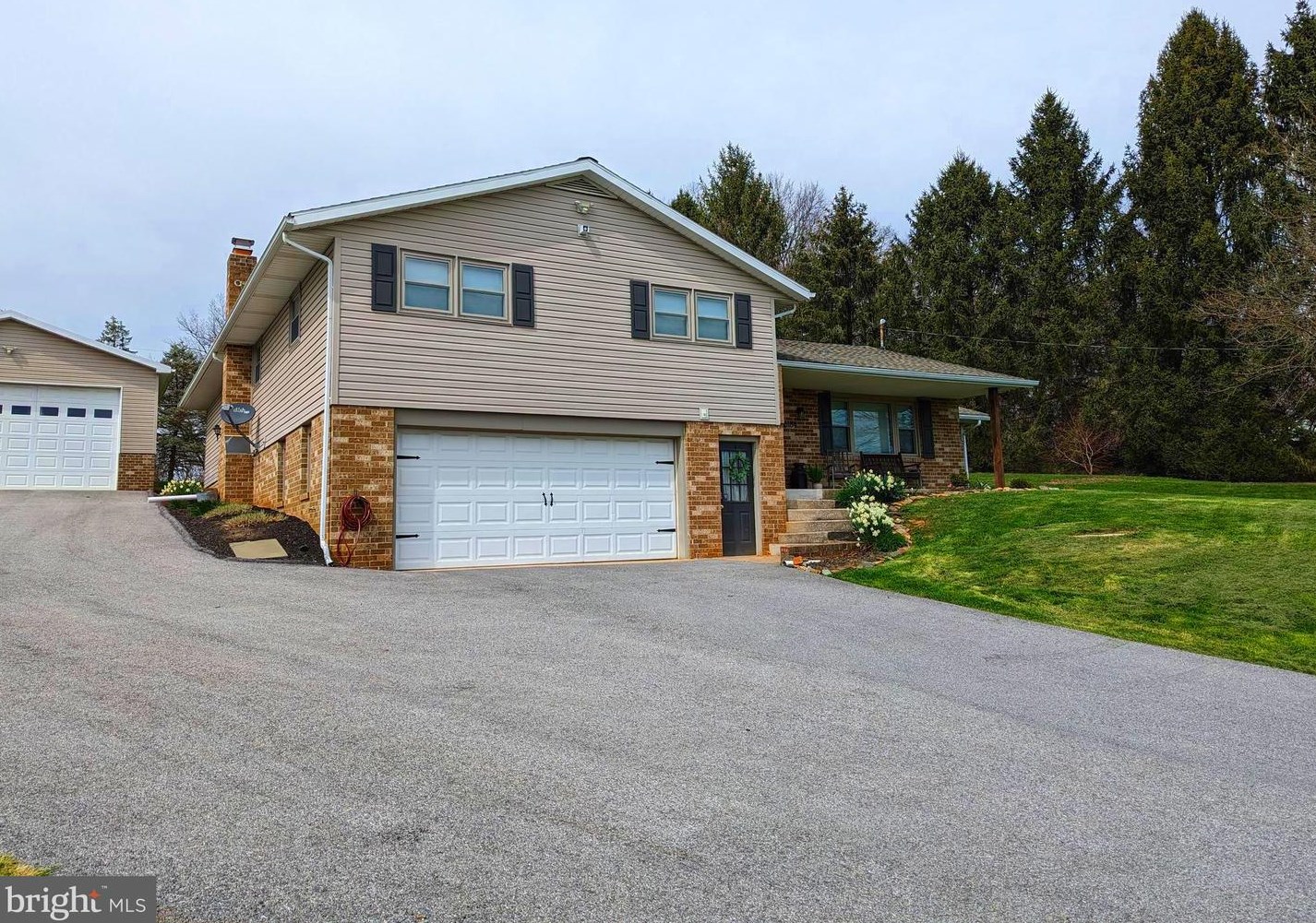 6184 Glatfelters Station Rd, Seven Valleys, PA 17360