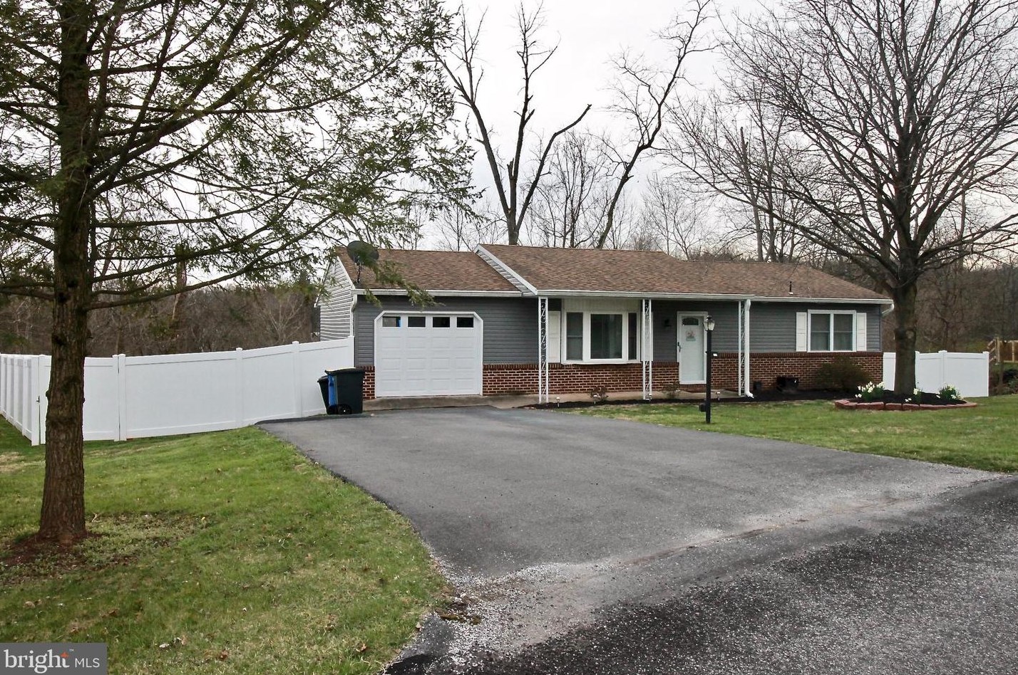 170 Black Walnut Dr, Etters, PA 17319