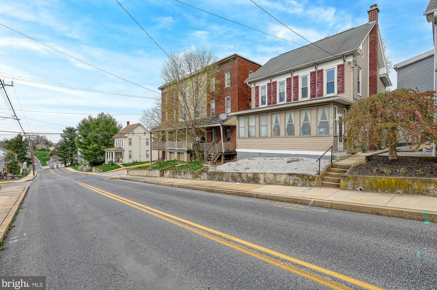 23 Pleasant Ave, Yoe, PA 17313-1819