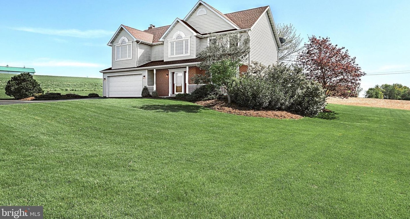 8944 Yellow Church Rd, Seven Valleys, PA 17360-9017