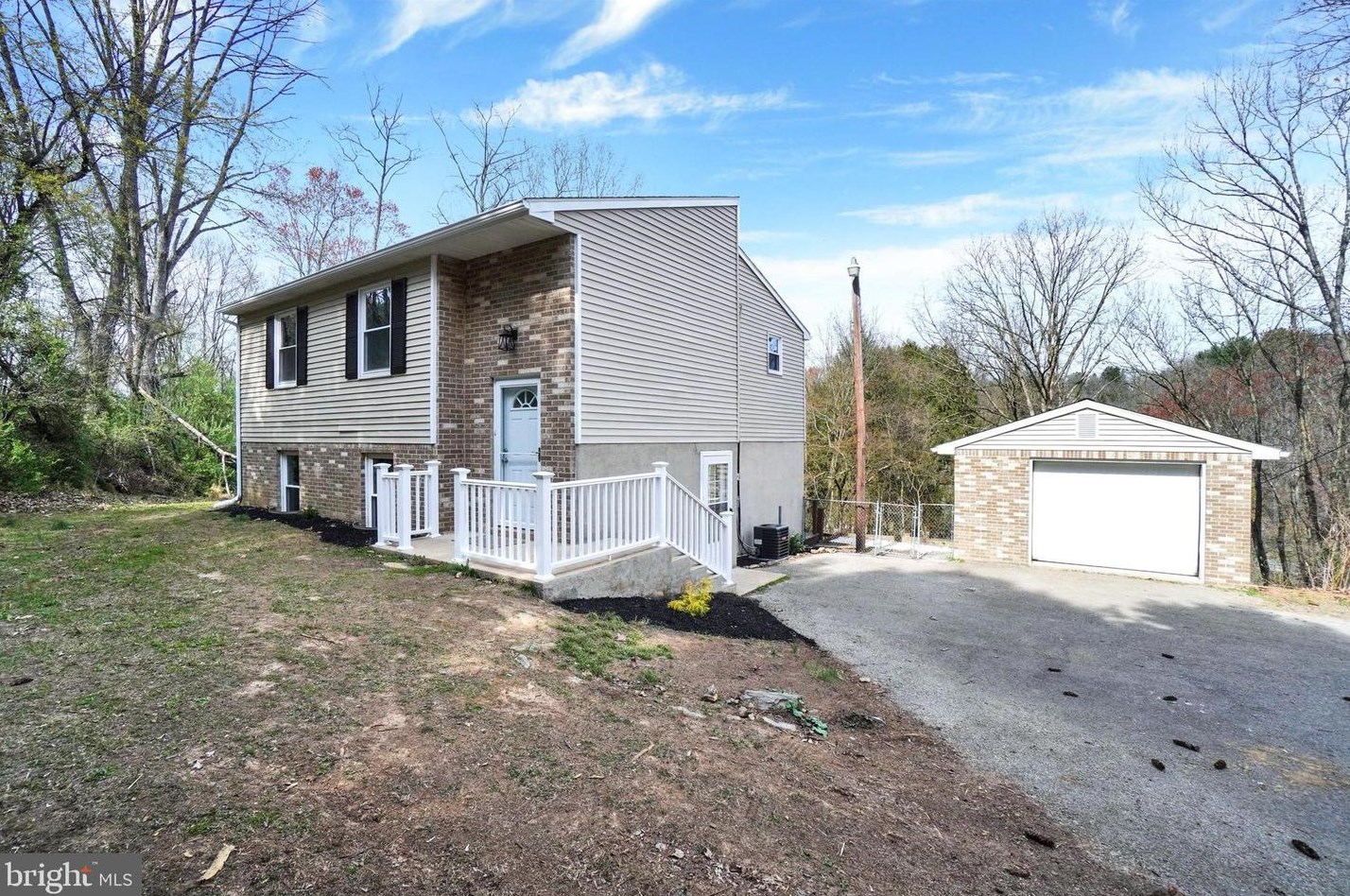 11265 Wildberry Ct, Hametown, PA 17327