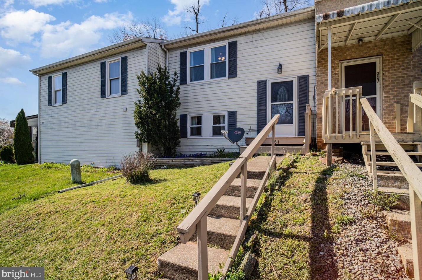 261 Juniper Dr, Etters, PA 17319
