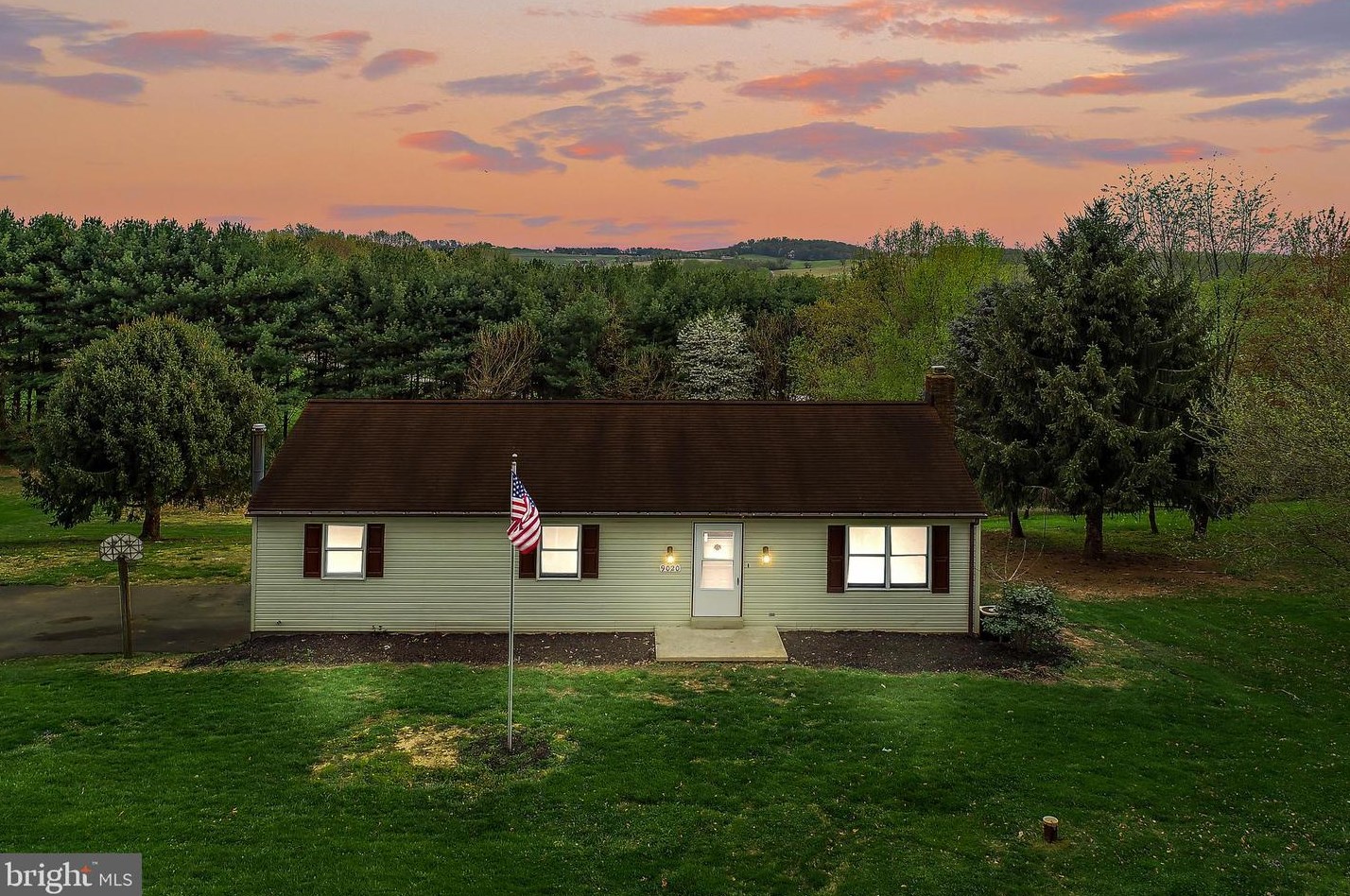 9020 Reynolds Mill Rd, Seven Valleys, PA 17360-9311