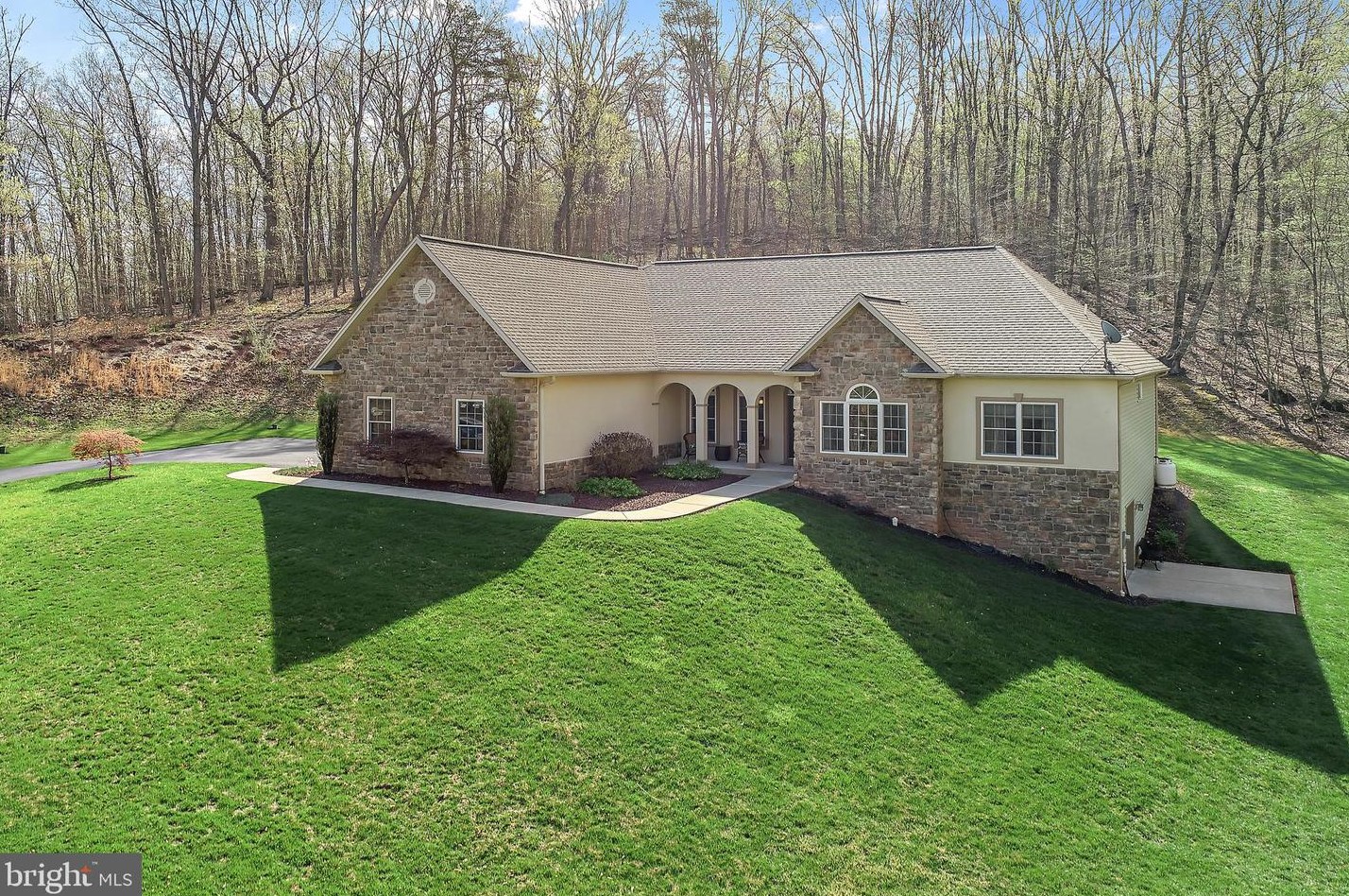 1840 Potts Hill Rd, Etters, PA 17319