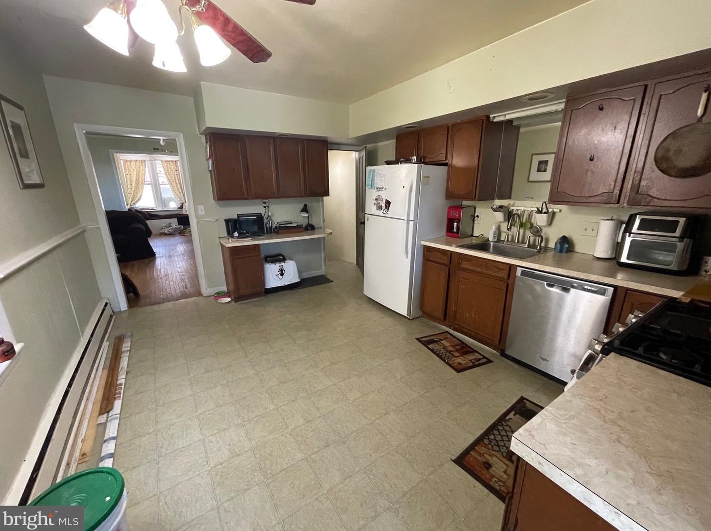 37 W Gay St, Red Lion, PA 17356