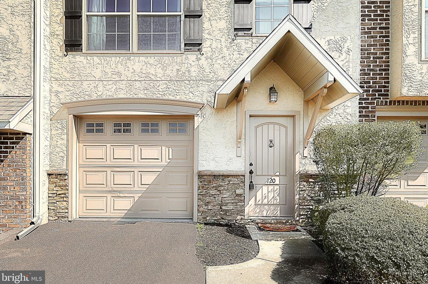 120 Valley Dr #120, Red Lion, PA 17356