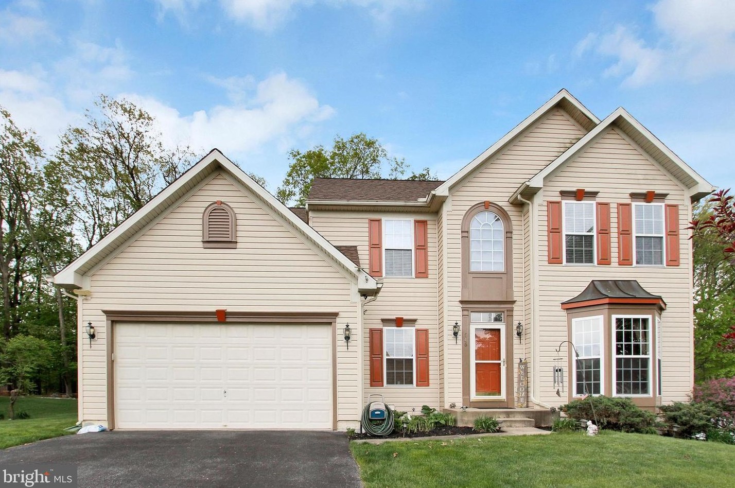 515 Lakeview Dr, Spring Grove, PA 17362