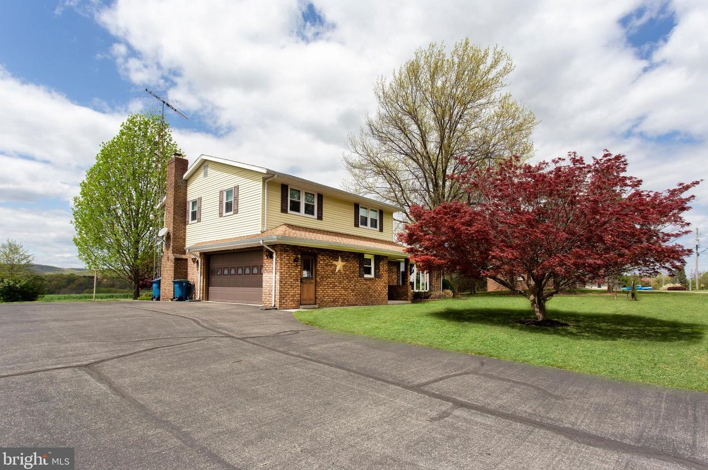 1658 Haar Rd, Spring Grove, PA 17362