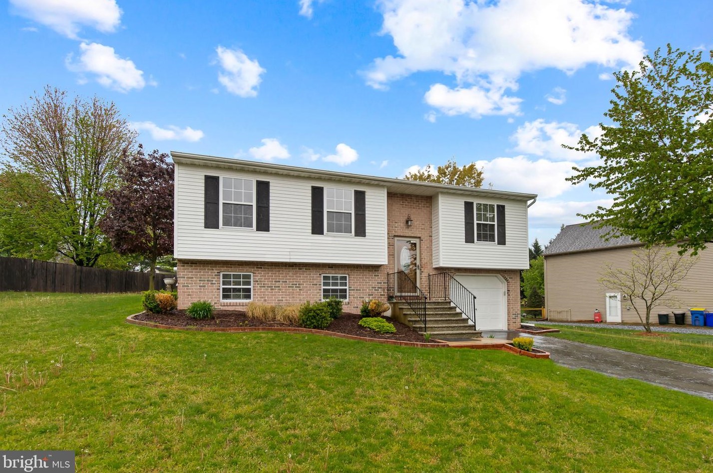 35 Farm Ln, Strinestown, PA 17345-1531
