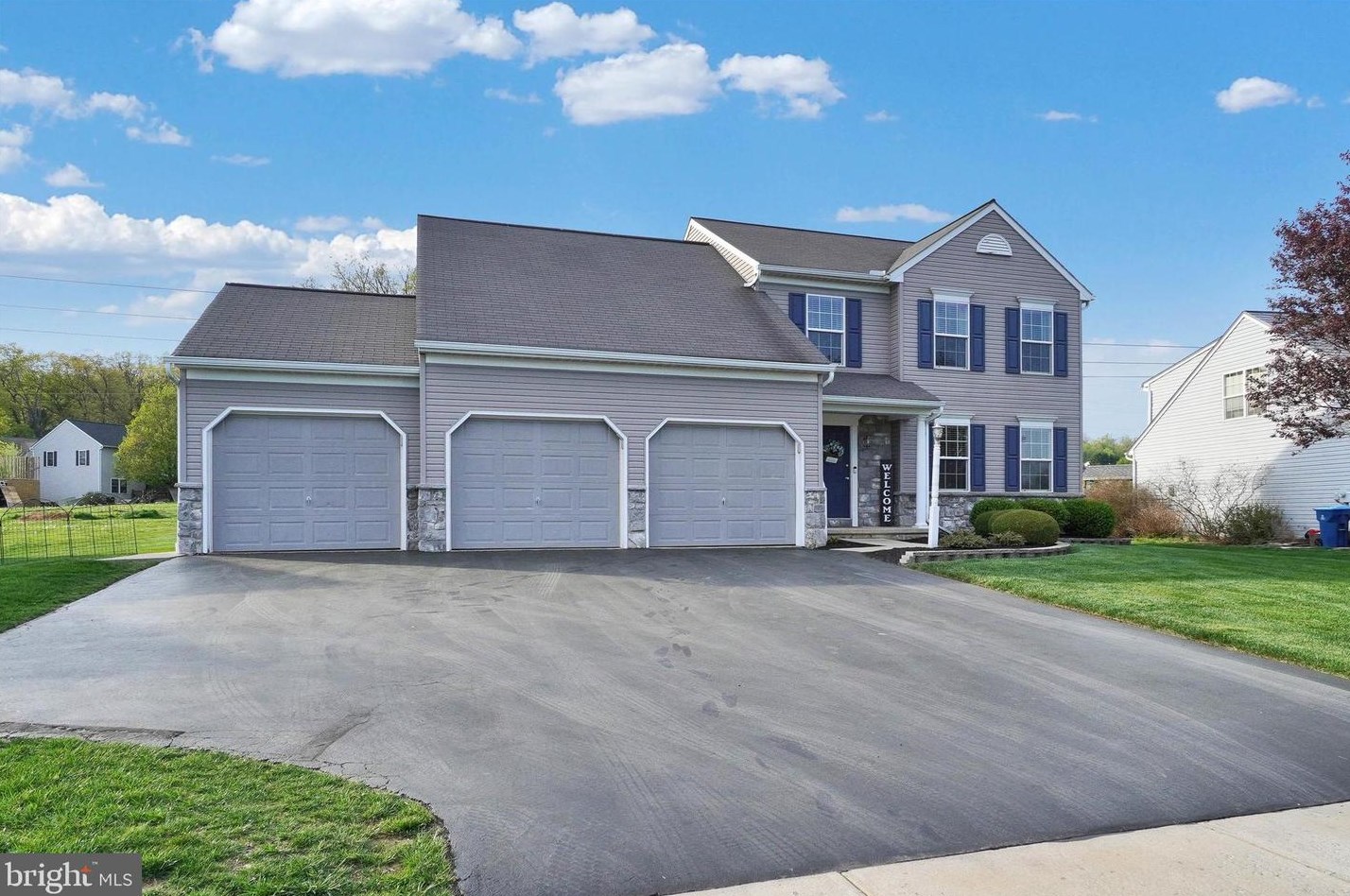 645 Sterling Dr, Red Lion, PA 17356
