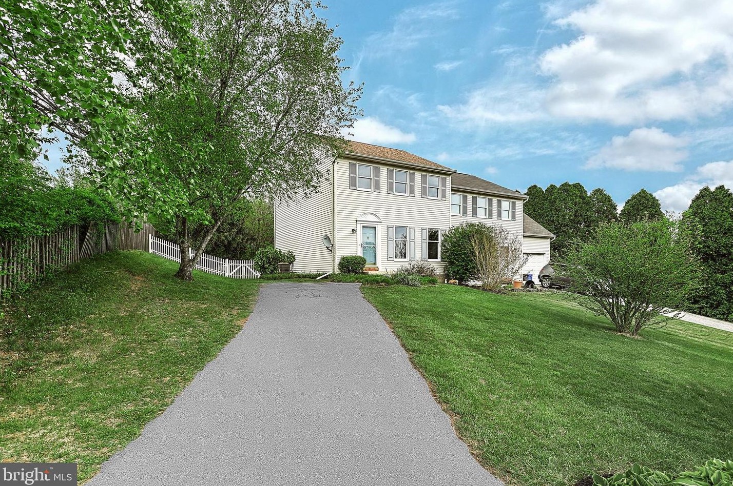 121 Jonathan Way N, Red Lion, PA 17356