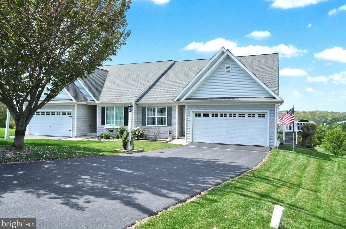 310 Cambridge Dr, Red Lion, PA 17356
