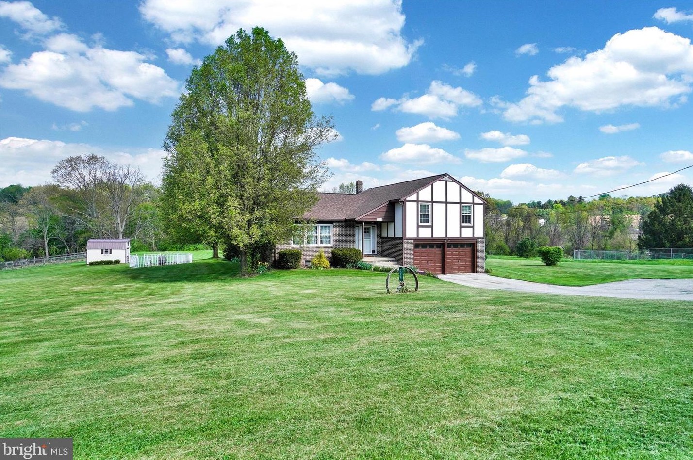 2338 Valley Rd, Hametown, PA 17327