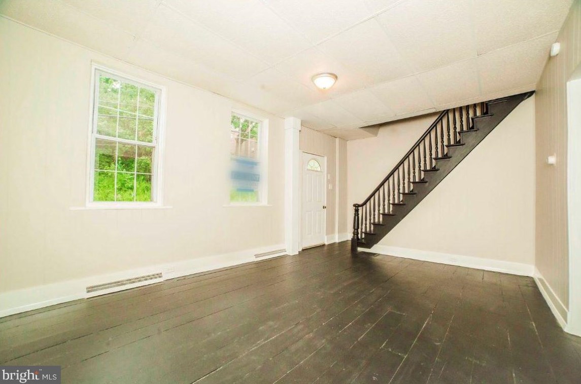 43 Manchester St, Hametown, PA 17327-1301