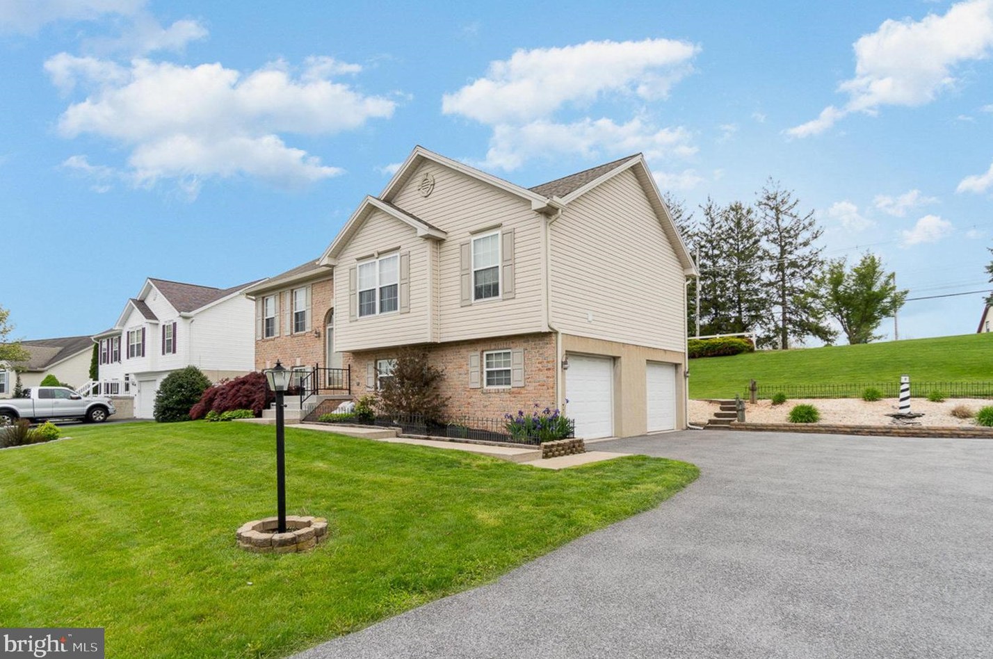 1490 Huntley Ct, York, PA 17408