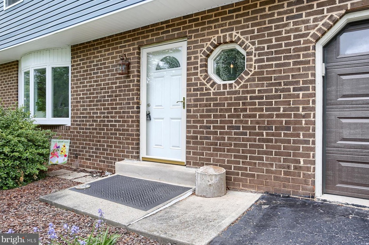 30 Shamrock Ln, Etters, PA 17319