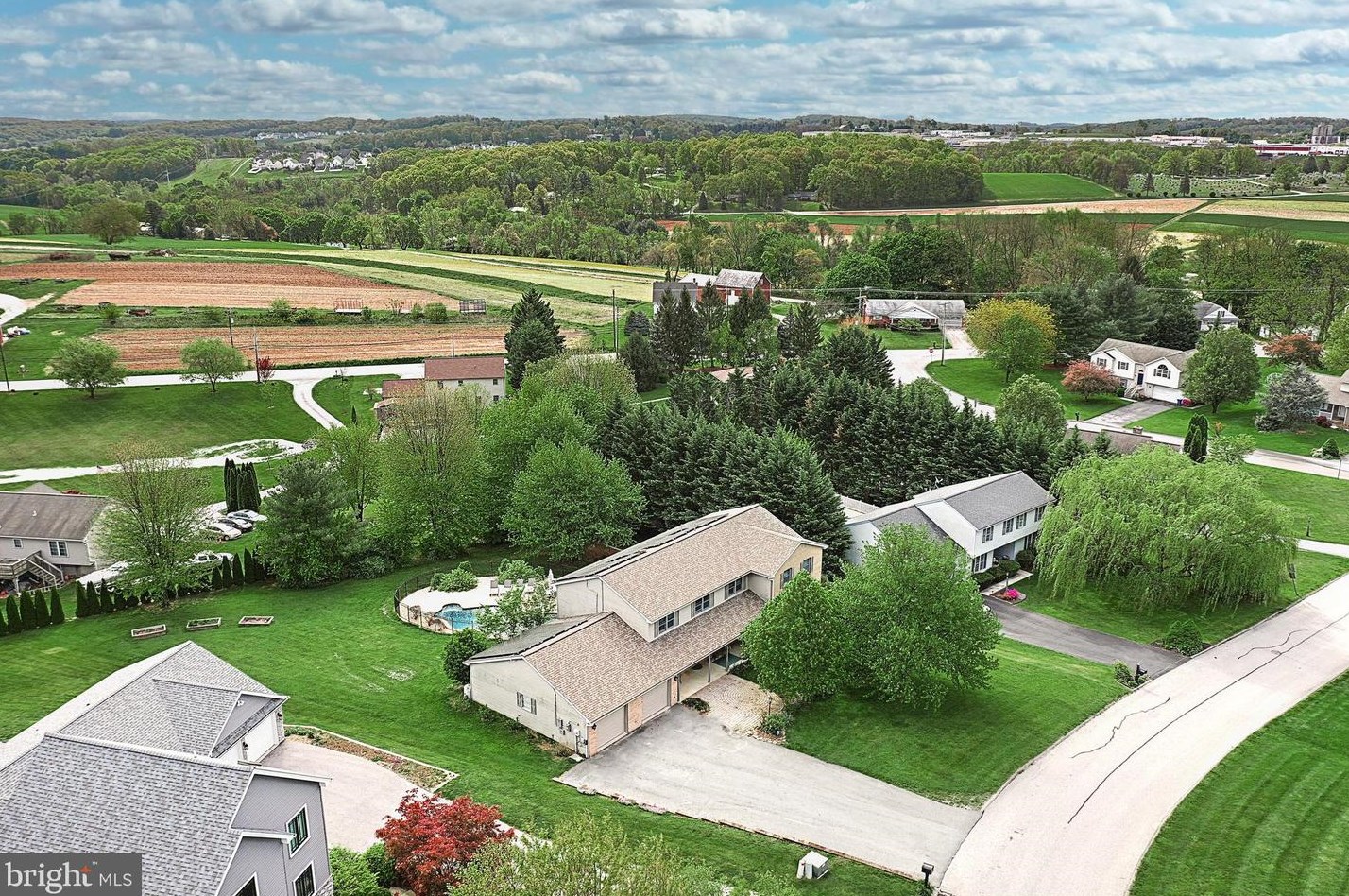 3015 Ashcomb Ct, Red Lion, PA 17356