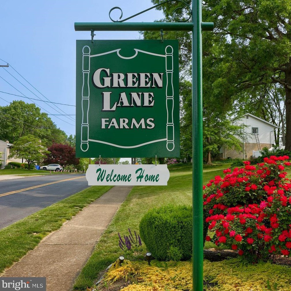 2 Meadow Dr, Camp Hill, PA 17011