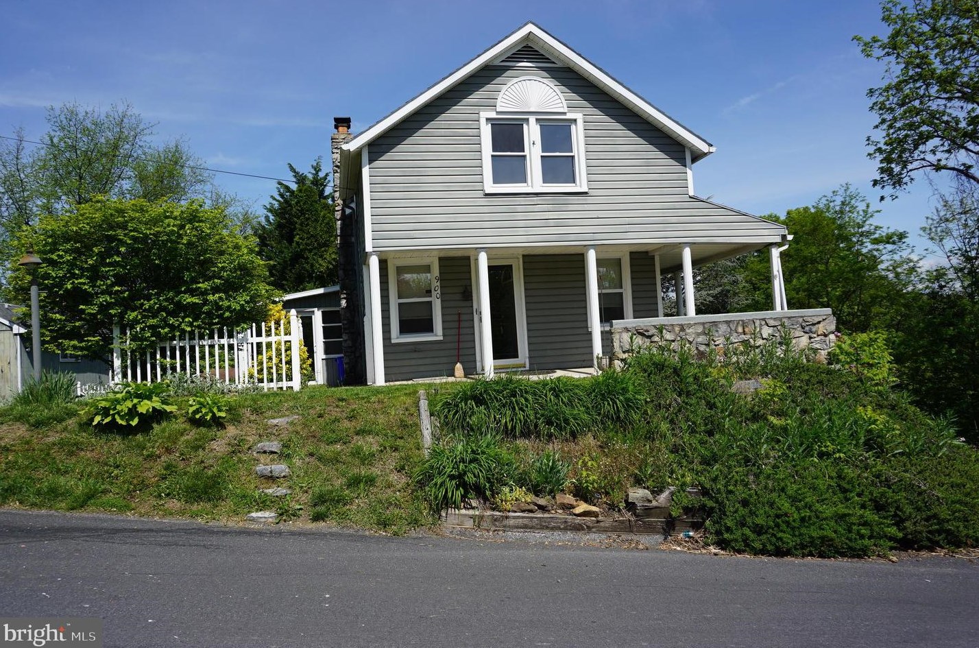 900 Locust St, Mount Wolf, PA 17347
