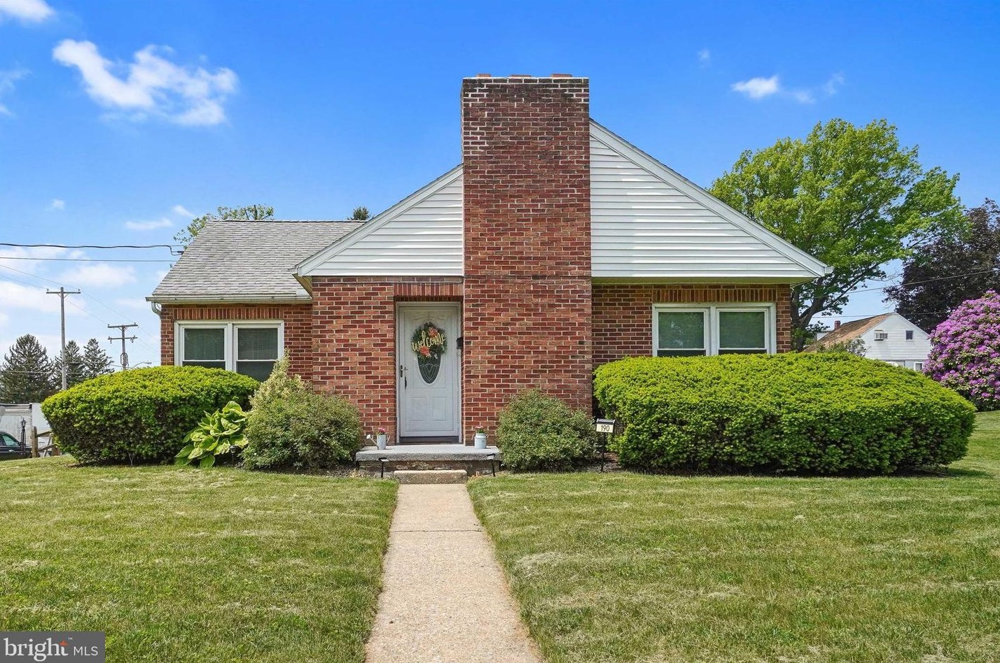 190 Devers St, Yoe, PA 17313-2222