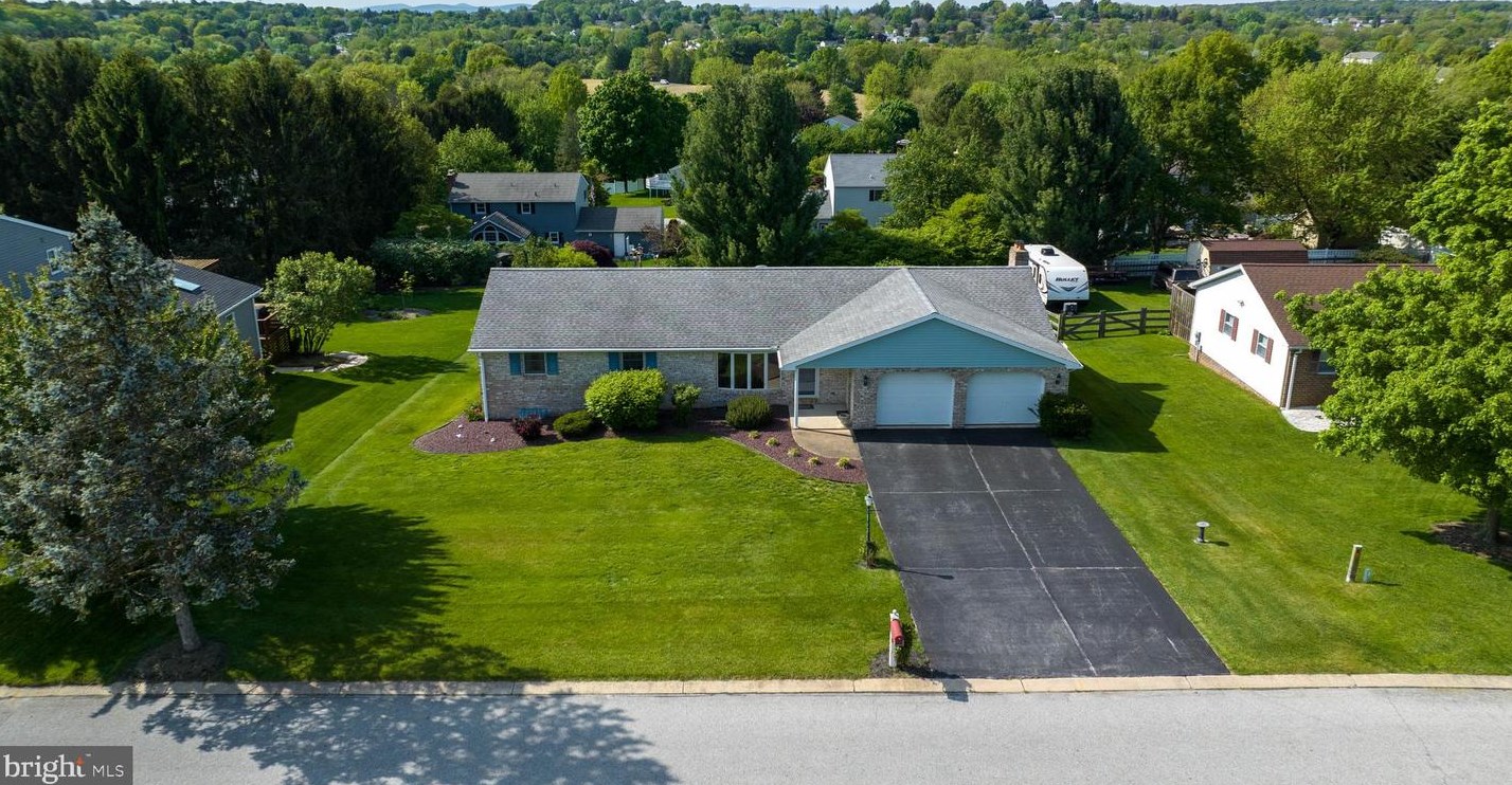 419 Dartha Dr, Yoe, PA 17313-9629