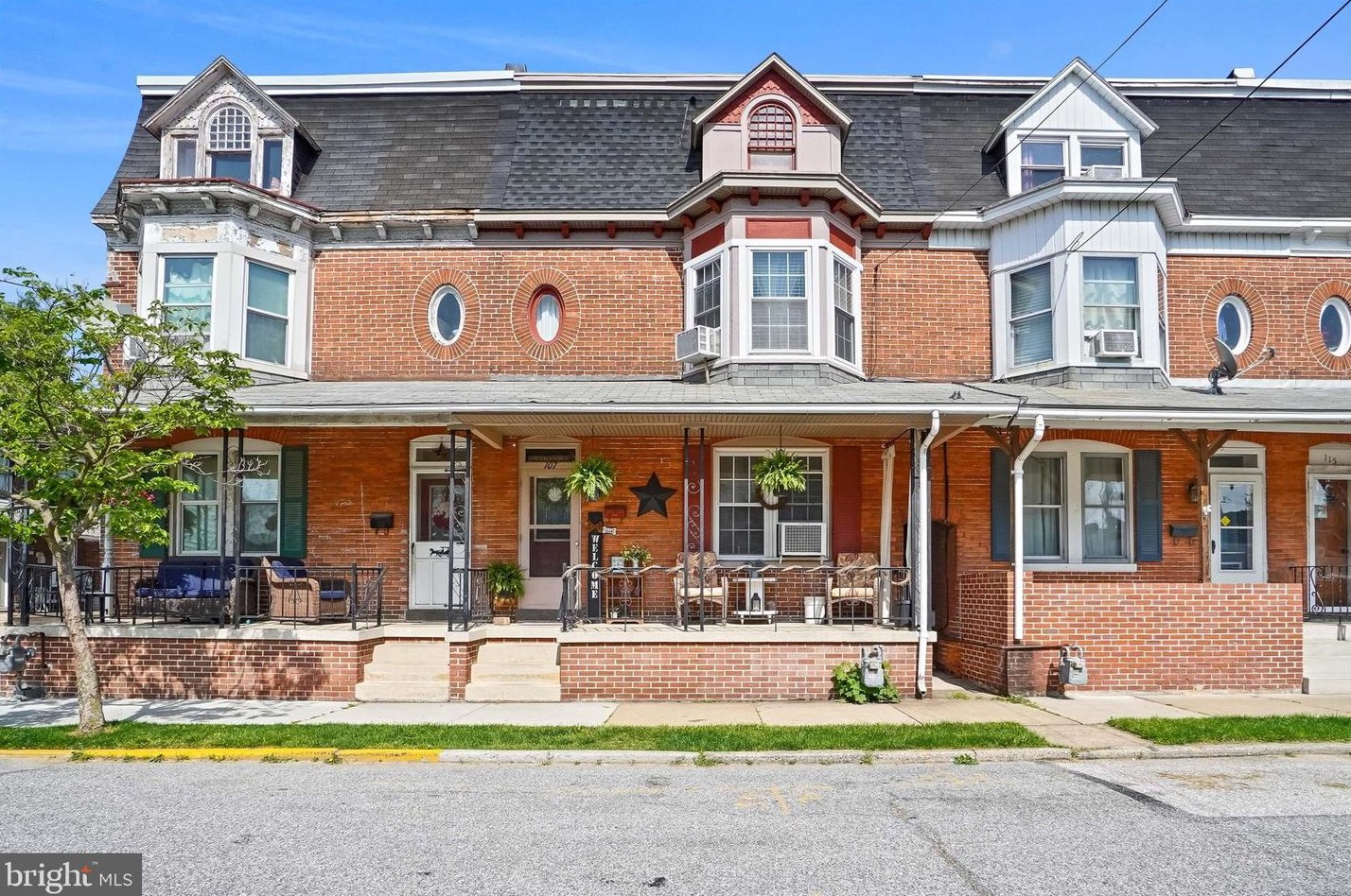 107 S East St, Spring Grove, PA 17362