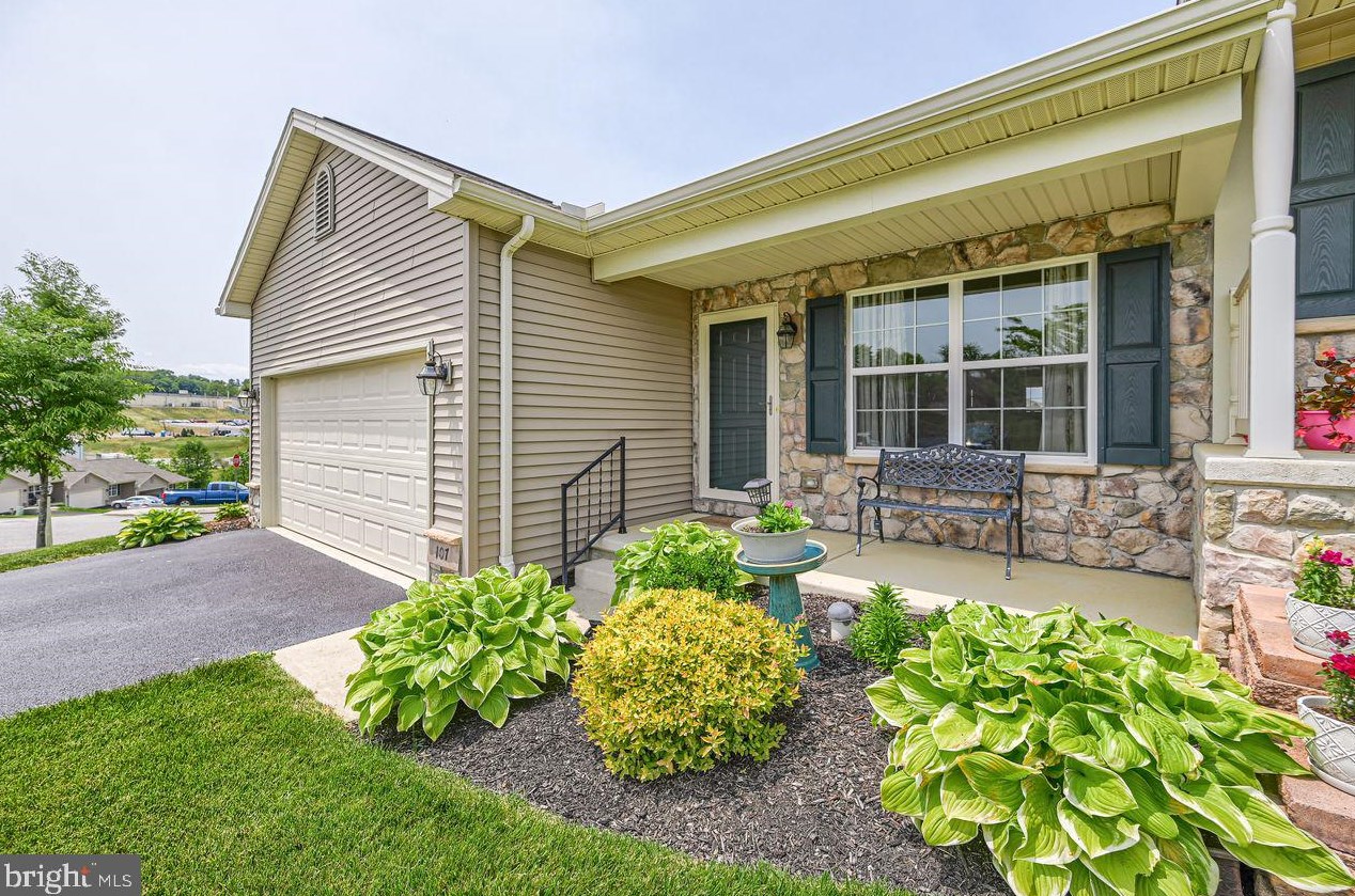 107 Shetland Dr, Red Lion, PA 17356