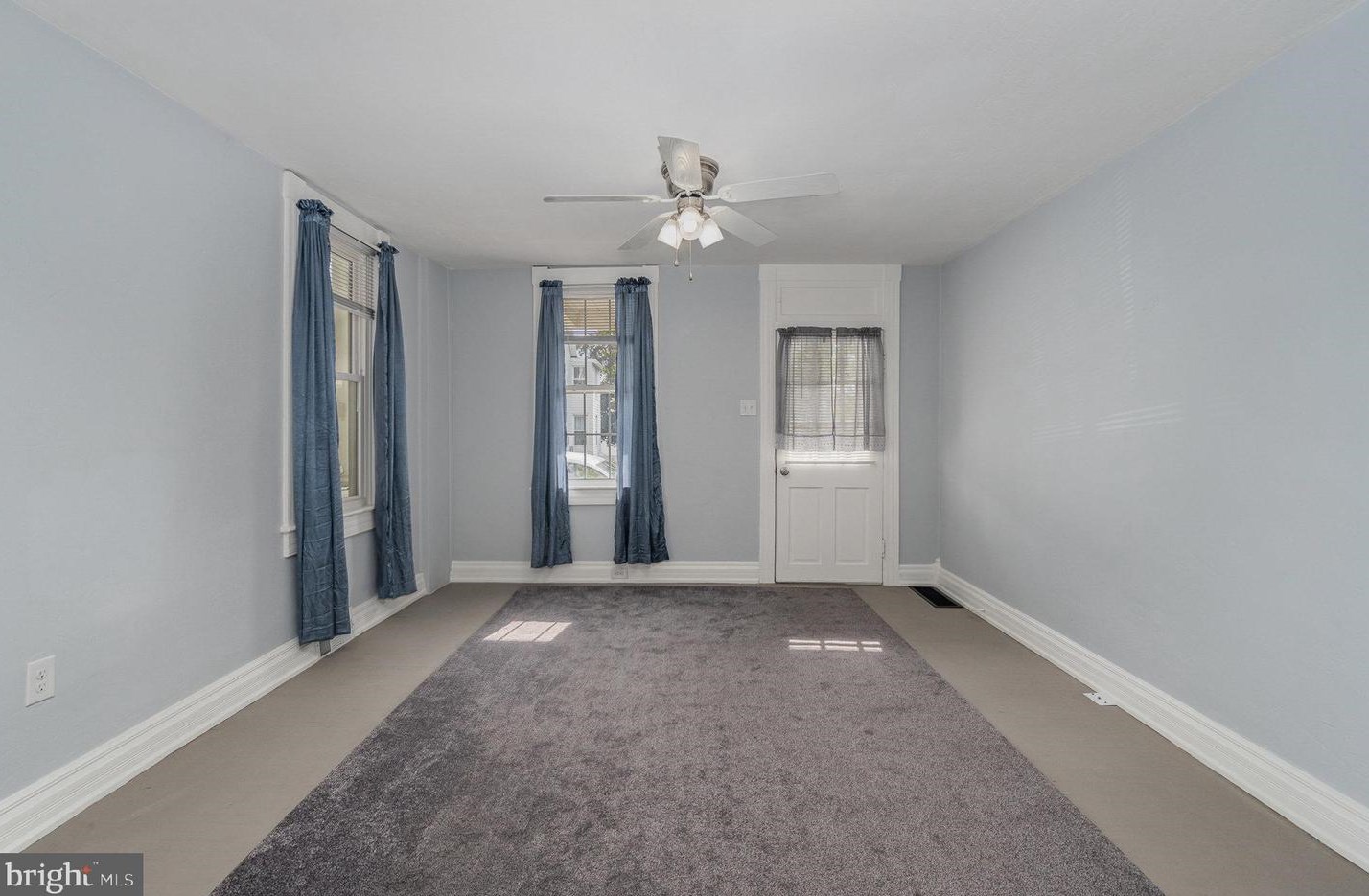 8 East St, Spring Grove PA  17362-1210 exterior