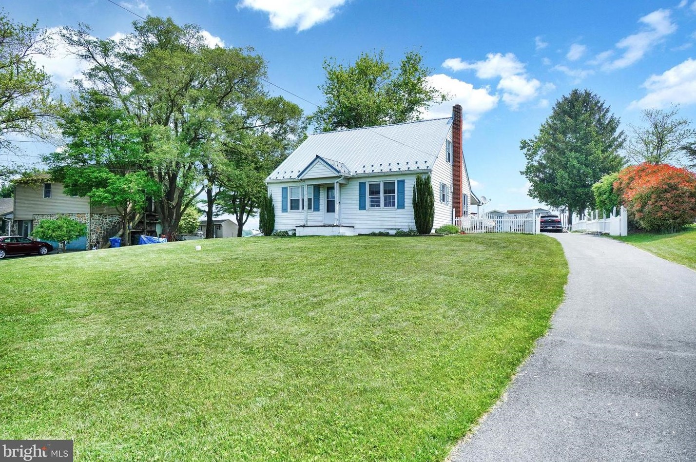 1217 Felton Rd, Red Lion, PA 17356
