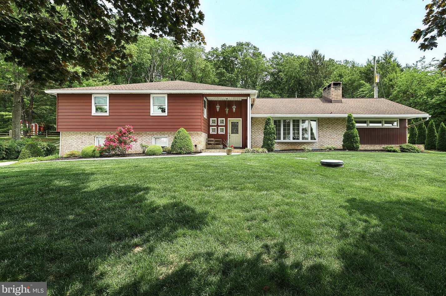 5624 Midhill Rd, Spring Grove, PA 17362