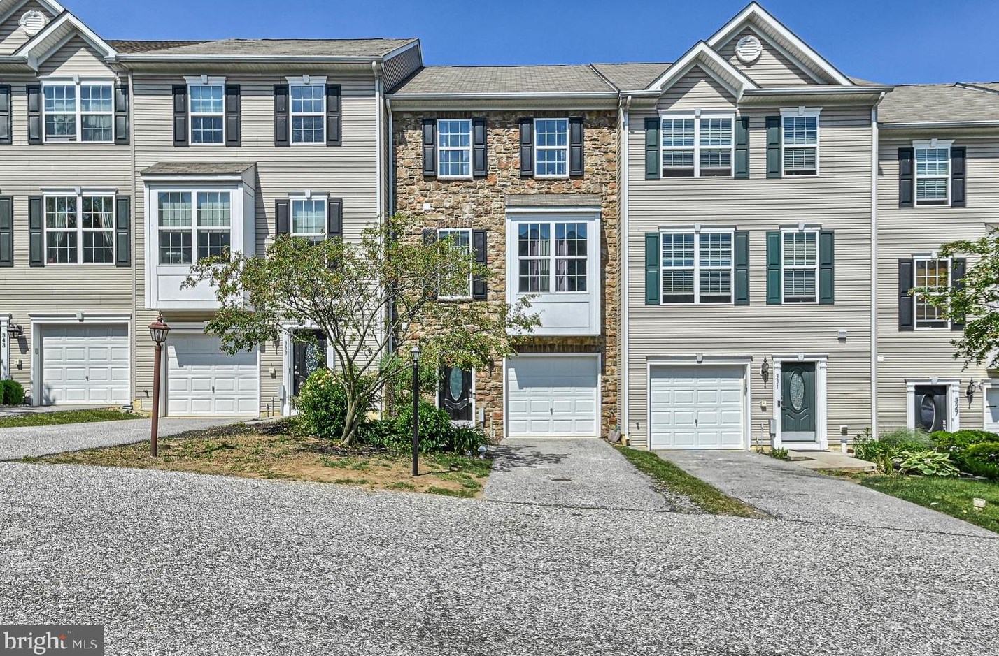 335 Clay Ave, Yoe, PA 17313-1527