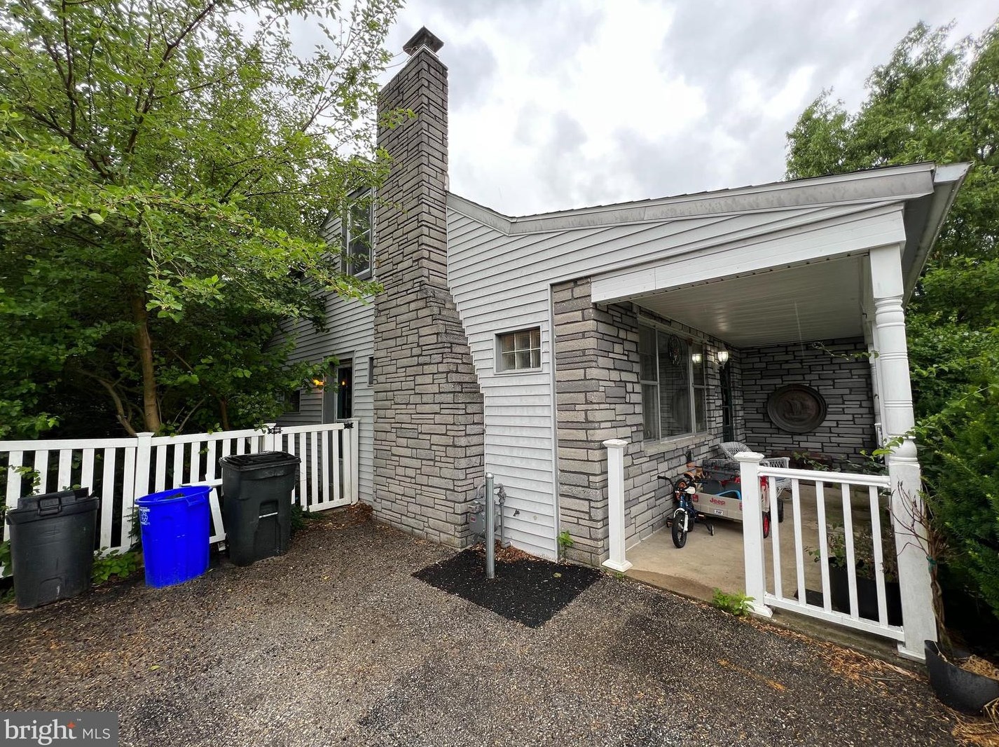 48 E Girard St, Yoe, PA 17313