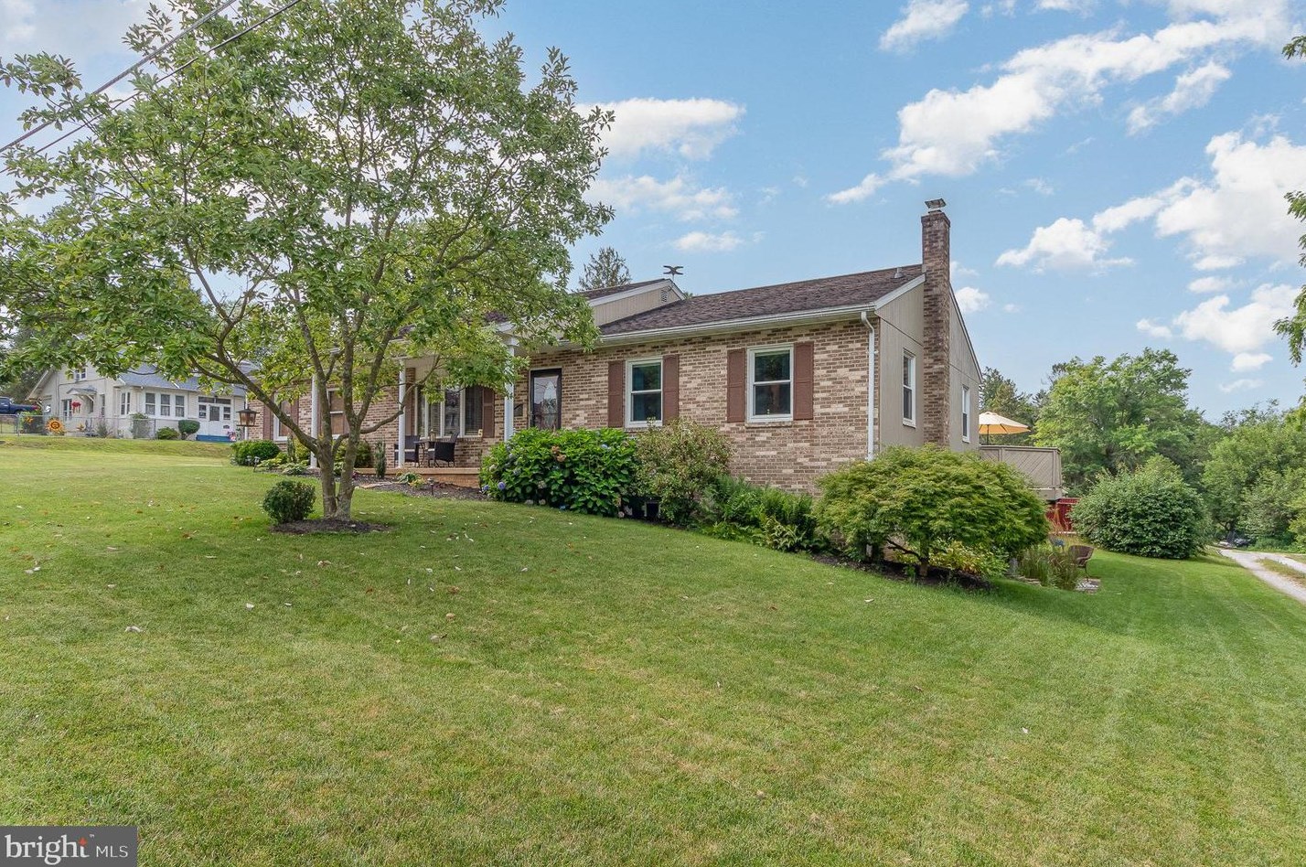5 Center St, Hametown, PA 17327-1225