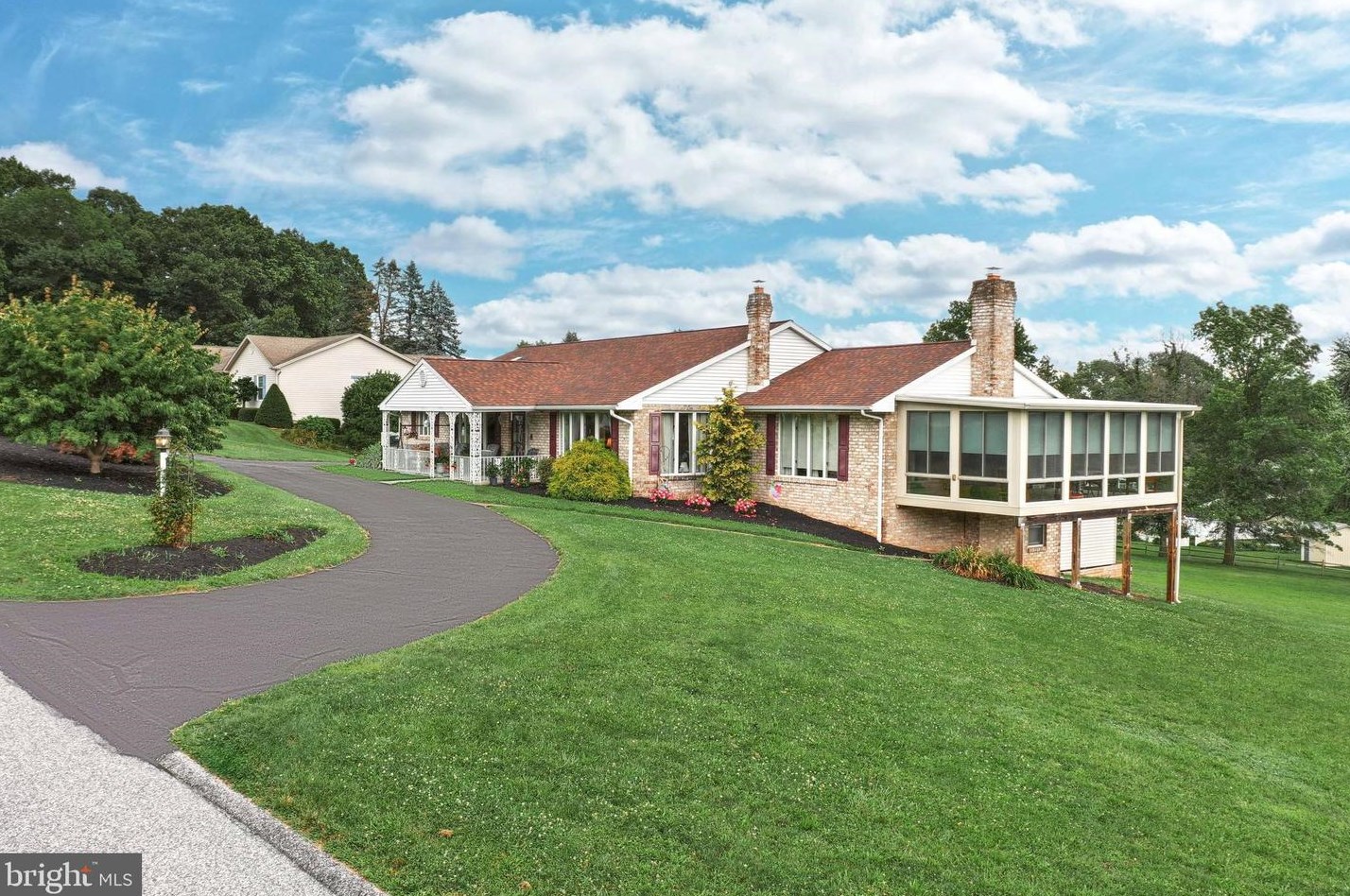 1000 Woodridge Rd, Red Lion, PA 17356