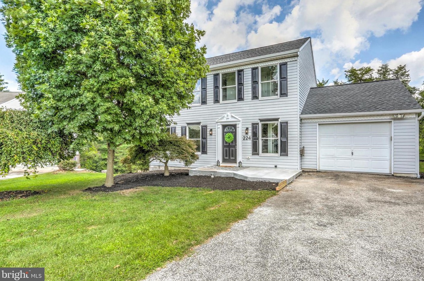 224 Walnut St, Hametown, PA 17327-1220