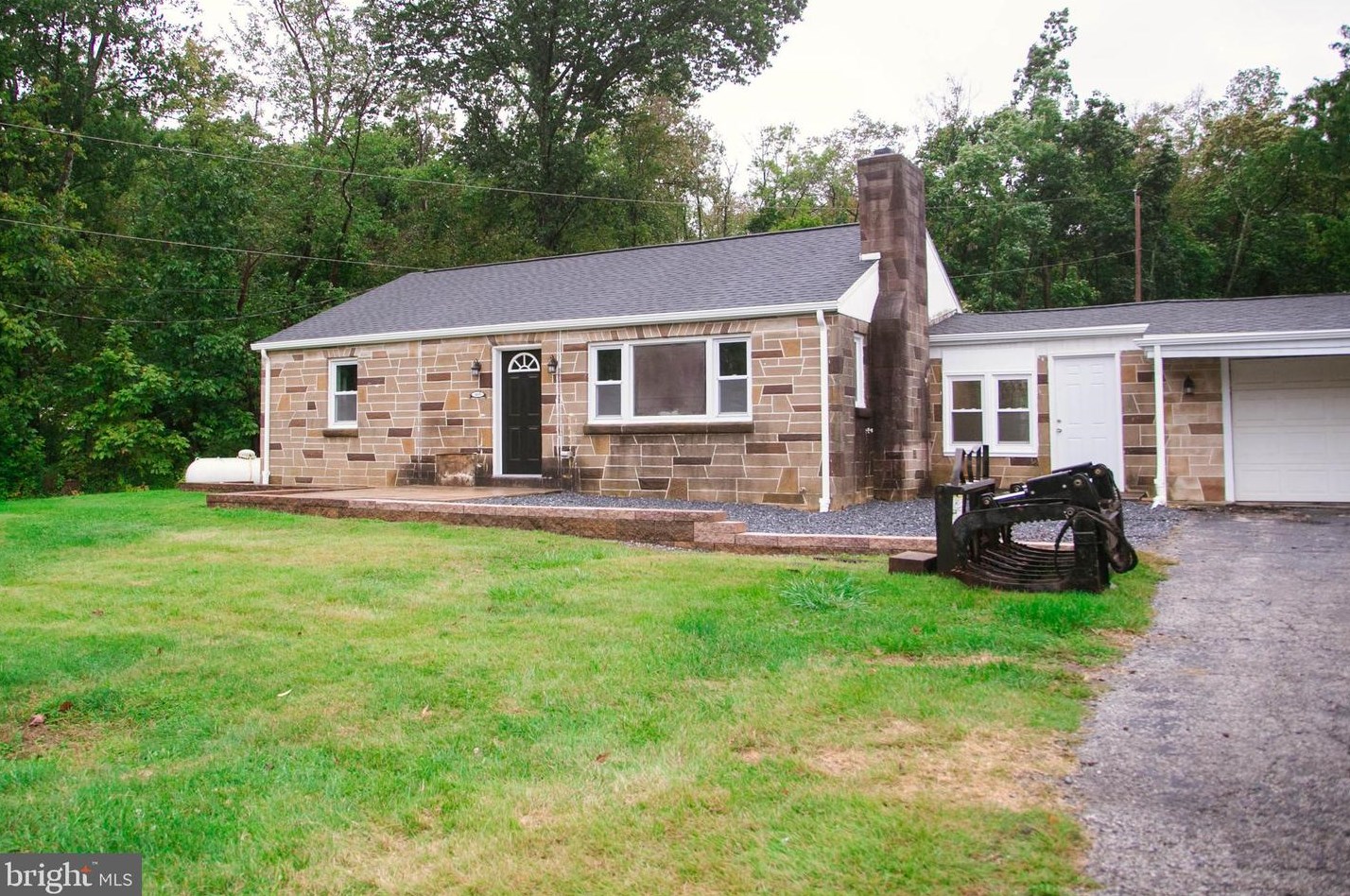 1655 Old Trail Rd, Etters, PA 17319