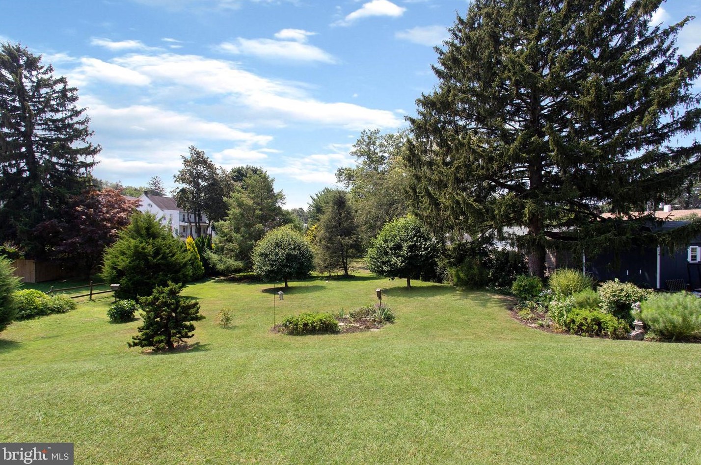 262 N Railroad Ln, Red Lion, PA 17356