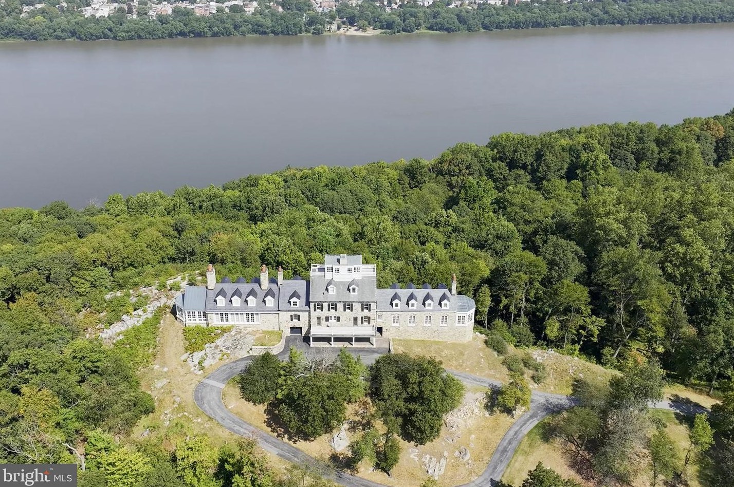 6995 Roundtop Ln, Longlevel, PA 17368