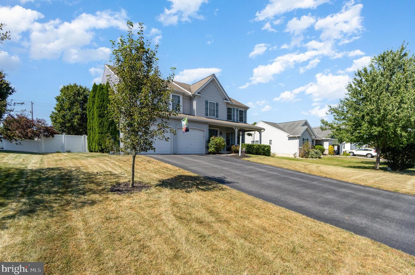 386 Pebble Beach Dr, Mount Wolf, PA 17347