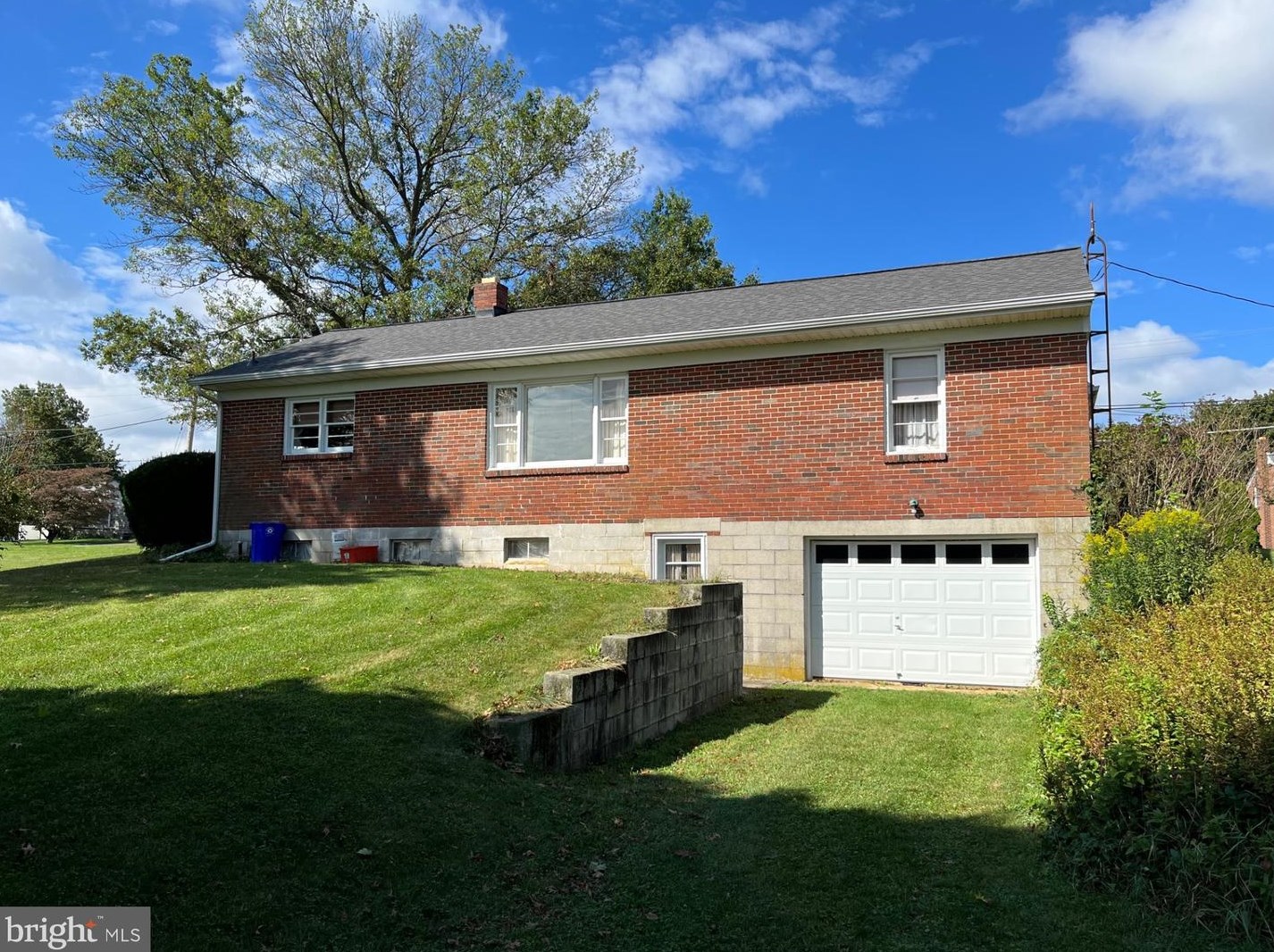 315 Park St, Yoe, PA 17313-1916