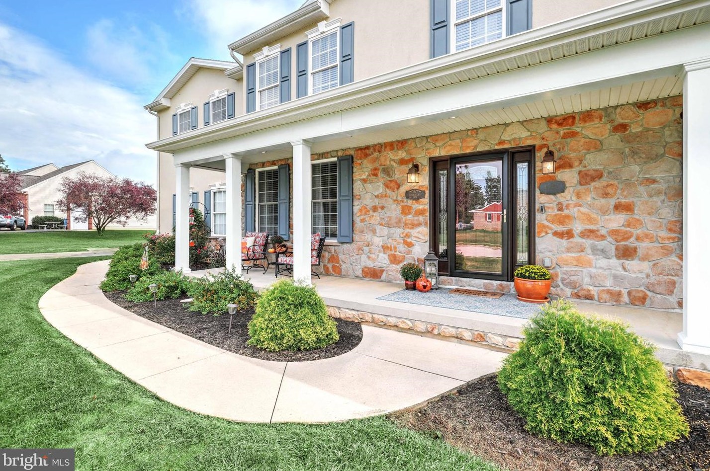 1747 Oak Ridge Dr, Spring Grove, PA 17362