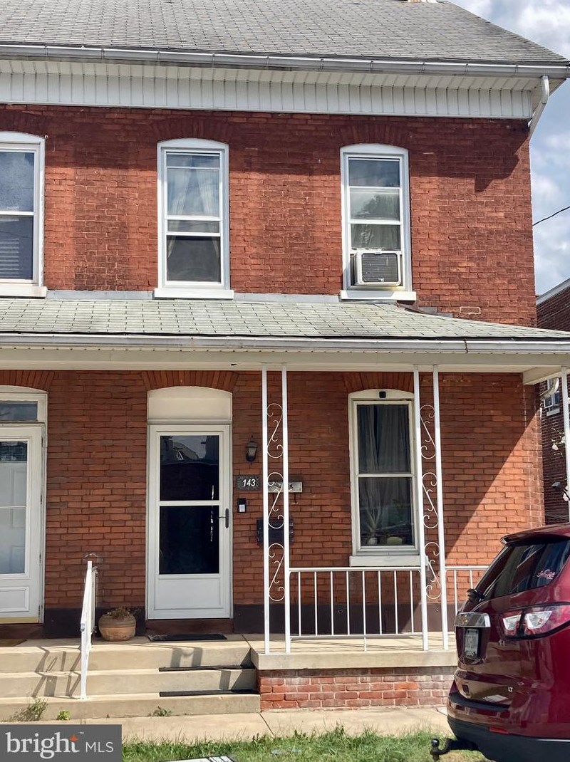 143 S East St, Spring Grove, PA 17362