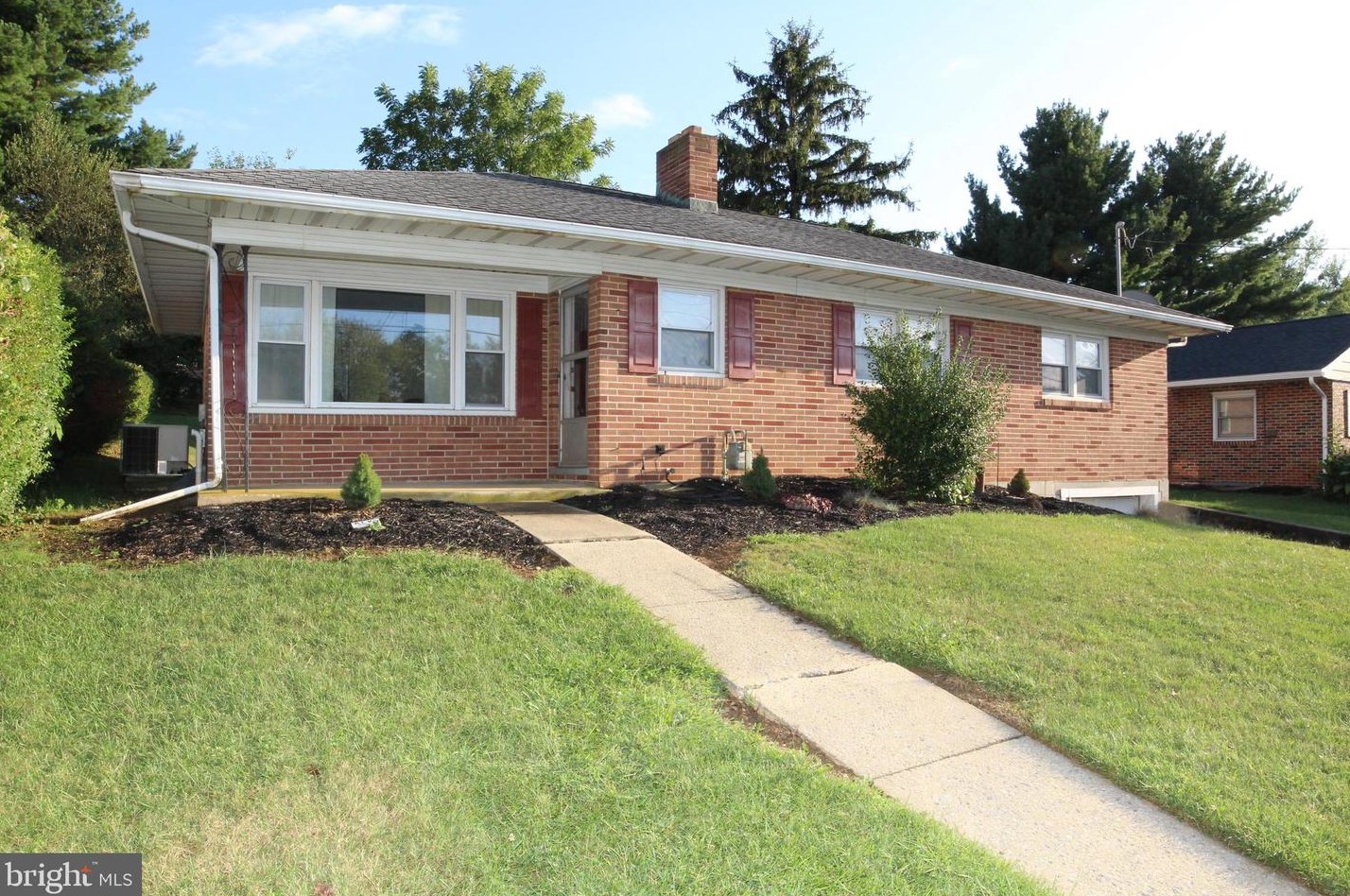 224 W Howard St, Red Lion, PA 17356