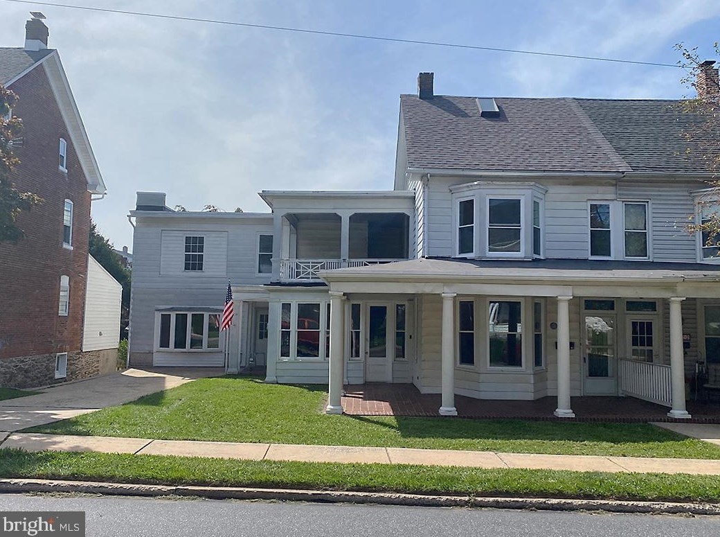 220 N Main St, Red Lion, PA 17356