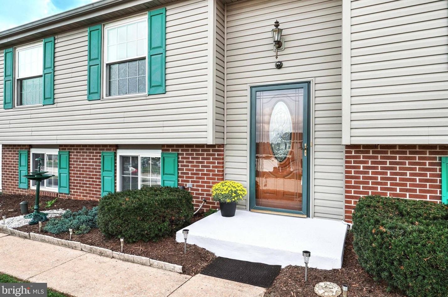 406 Dartha Dr, Yoe, PA 17313-9630