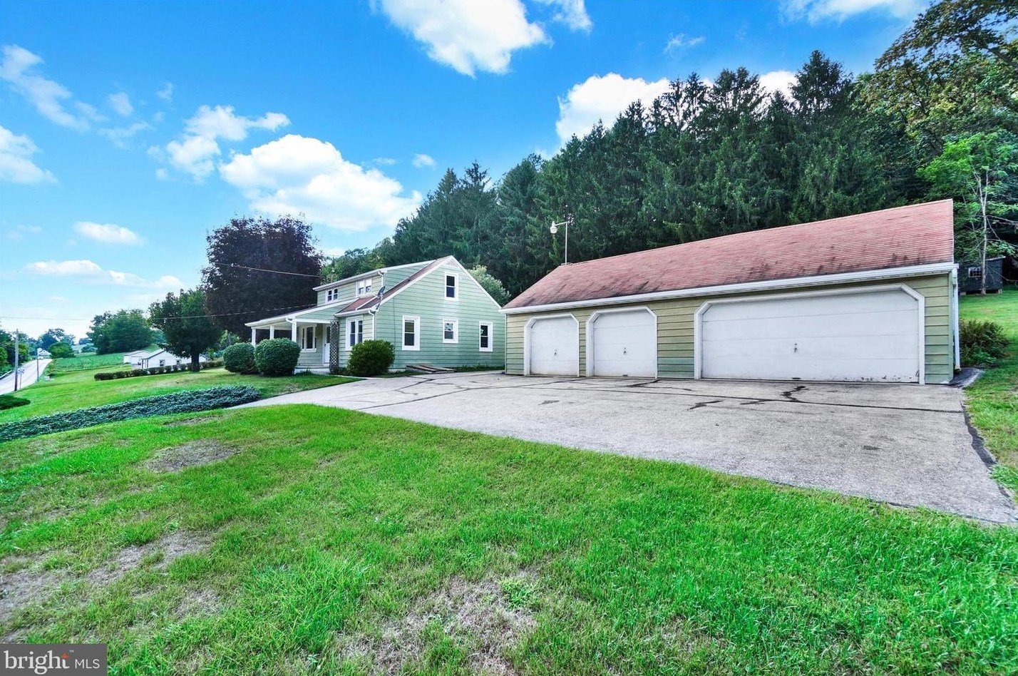 3256 Sticks Rd, Hametown, PA 17327-9769