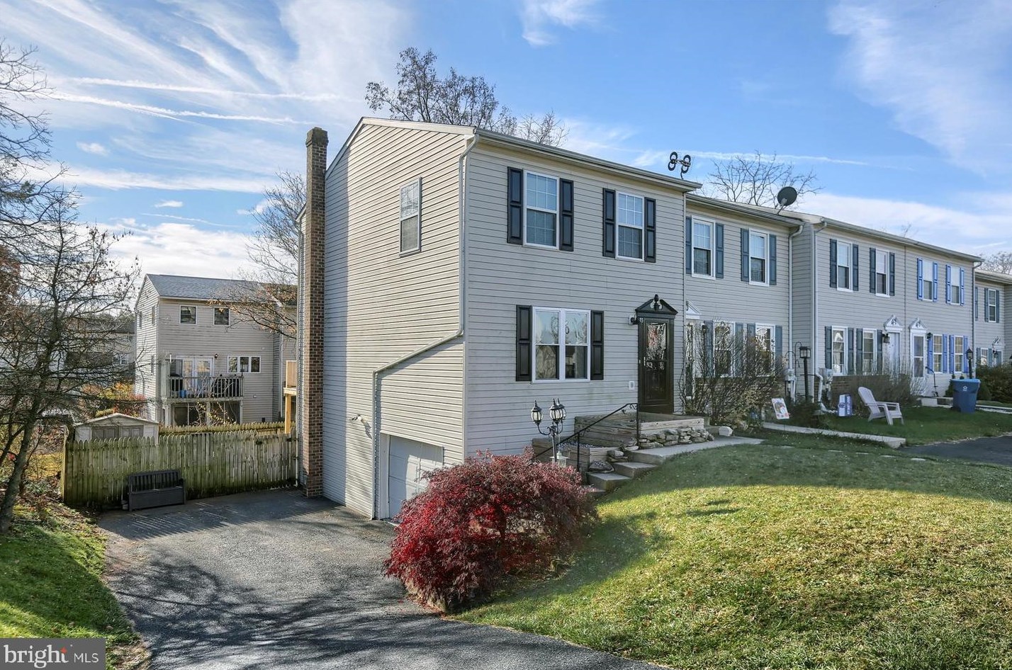 23 Red Barberry Dr, Etters, PA 17319