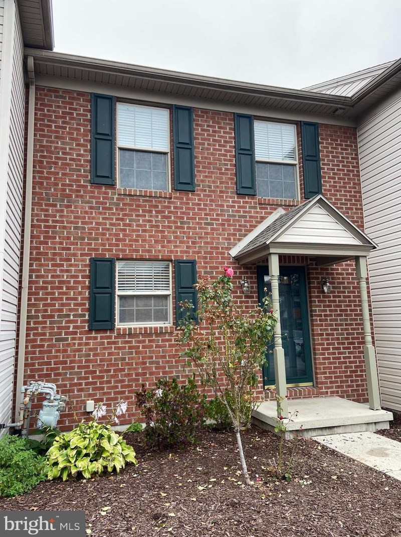33 E 3rd Ave, Spring Grove, PA 17362