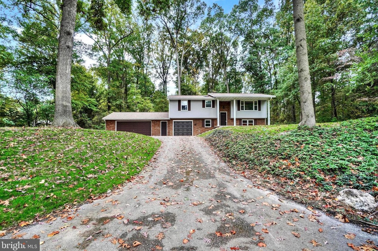 6420 Deer Run Ct, Spring Grove, PA 17362