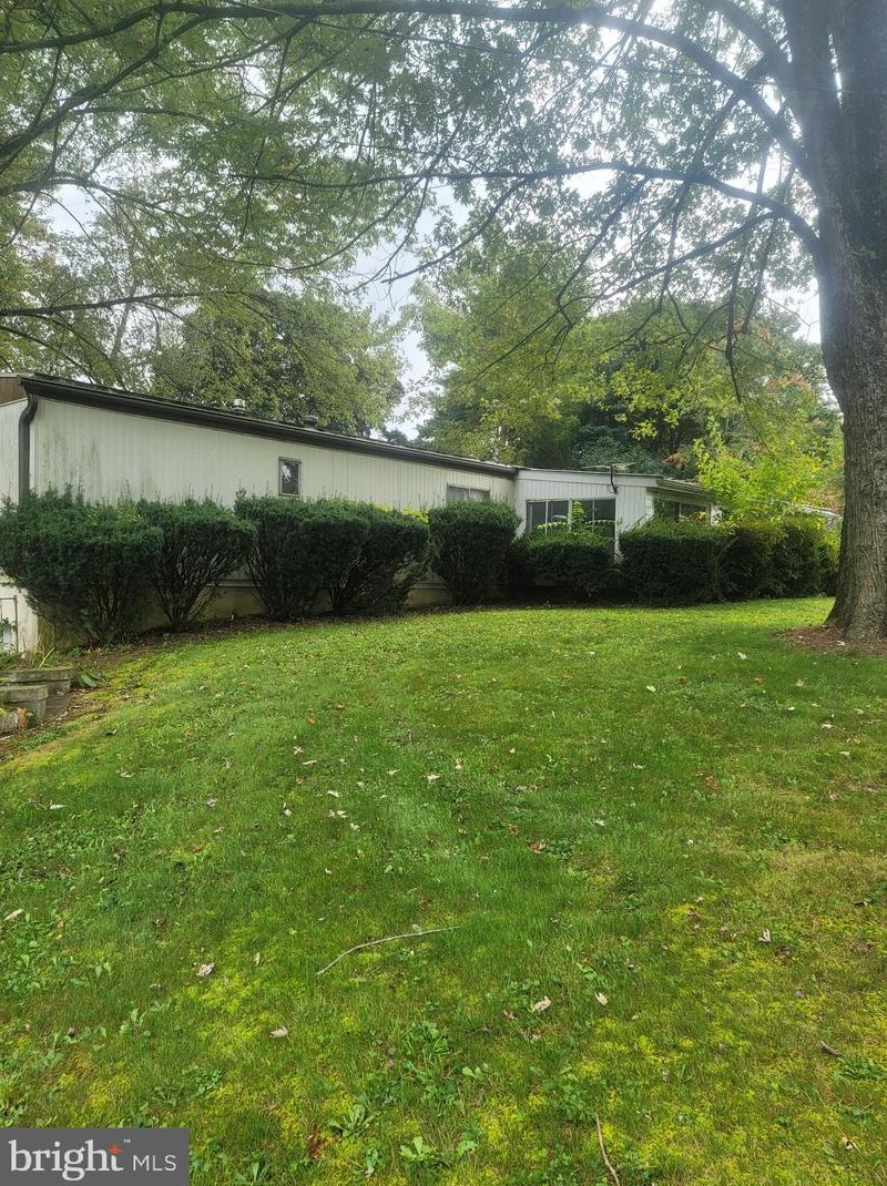 940 Woodland Ave, Strinestown, PA 17345-9710